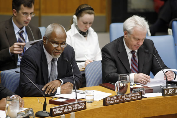 Patrick Robinson tokom redovnog šestomjesečnog obraćanja Vijeću sigurnosti UN