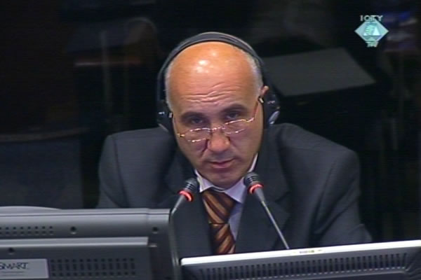 Hajrudin Karić, svjedok na suđenju Radovanu Karadžiću 