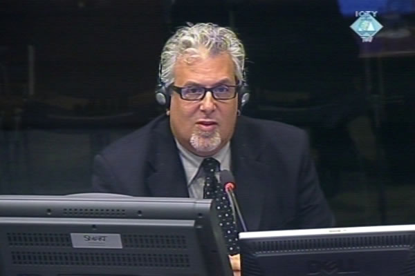 Robert Block, svjedok na suđenju Radovanu Karadžiću 