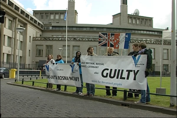 Protest Udruženja za ugrožene narode pred Tribunalom