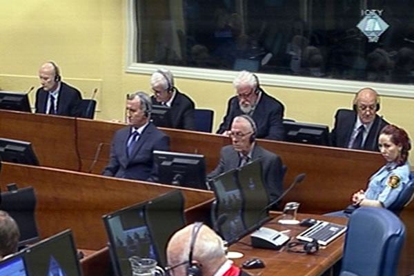 Jadranko Prlić, Bruno Stojić, Slobodan Praljak, Milivoj Petković, Valentin Ćorić i Berislav Pušić u sunici Tribunala
