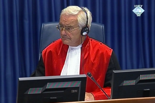 Iain Bonomy, predpretresni sudija na suđenju Karadžiću