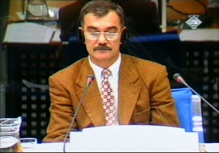 Mustafa Čandić, svjedok na suđenju Slobodanu Miloševiću