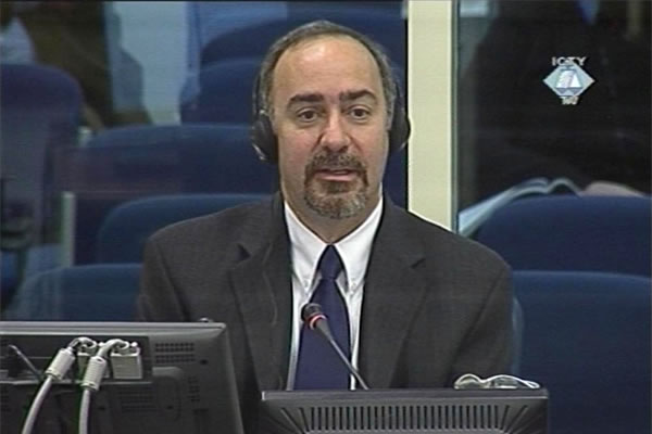 Richard Butler, svjedok na suđenju oficirima vojske i policije bosanskih Srba optuženim za zločine u Srebrenici