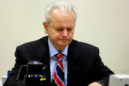 Slobodan Milošević u sudnici Tribunala