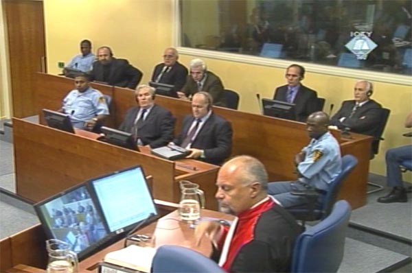 Vujadin Popović, Ljubiša Beara, Drago Nikolić, Ljubomir Borovčanin, Vinko Pandurević, Radivoj Miletić i Milan Gvero u sudnici Tribunala