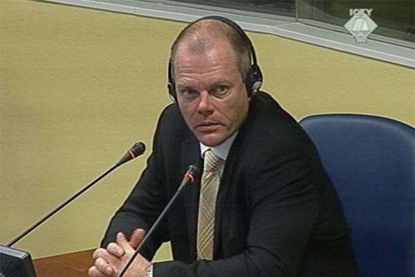 Thom Knustad, svjedok na suđenju Dragomiru Miloševiću