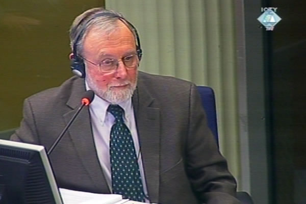 William Haglund, svjedok na suđenju Radovanu Karadžiću 
