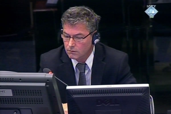 Jean-Rene Ruez, svjedok na suđenju Radovanu Karadžiću 
