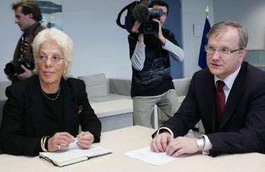 Carla del Ponte i Olli Rehn, komesar Evropske unije za proširenje za vrijeme dvoipočasovnog sastanka
