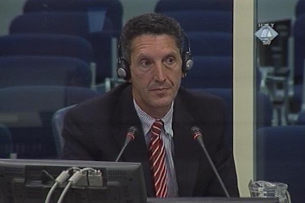 Edward Joseph, svjedok na suđenju sedmorici oficira vojske i policije bosanskih Srba optuženih za zločine u Srebrenici i Žepi