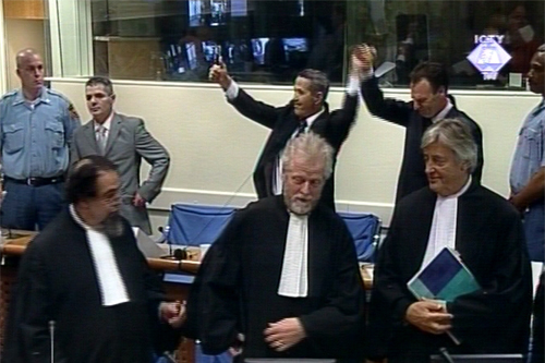 Isak Musliu, Haradin Bala i Fatmir Limaj za vrijeme čitanja presude