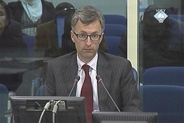 Reynaud Theunens, svjedok na suđenju Vojislavu Šešelju