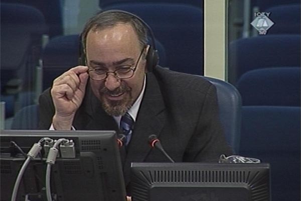 Richard Butler, svjedok na suđenju oficirima vojske i policije bosanskih Srba optuženim za zločine u Srebrenici