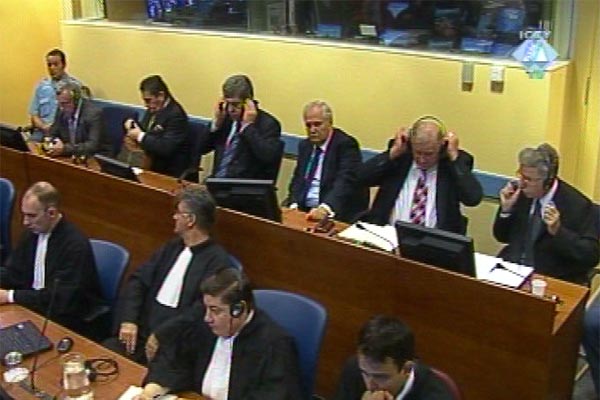 Milan Milutinović, Nikola Šainović, Dragoljub Ojdanić, Nebojša Pavković, Vladimir Lazarević i Sreten Lukić u sudnici Tribunala