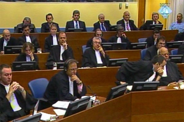 Milan Milutinović, Nikola Šainović, Dragoljub Ojdanić, Nebojša Pavković, Vladimir Lazarević i Sreten Lukić u sudnici Tribunala