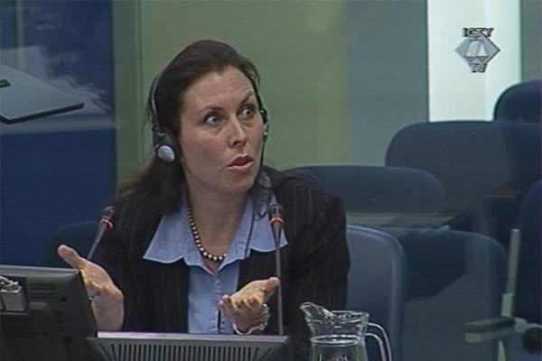 Stephanie Frease, svjedok na suđenju sedmorici oficira vojske i policije bosanskih Srba, optuženih za zločine u Srebrenici i Žepi